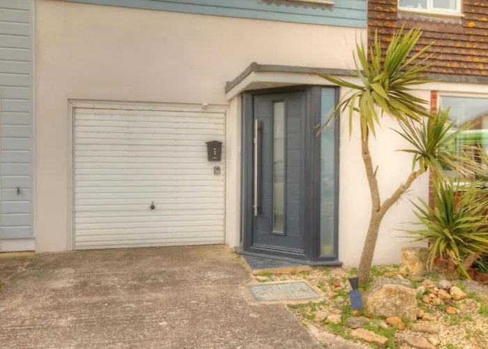 Air Maison - Solent View Beachfront Apartment