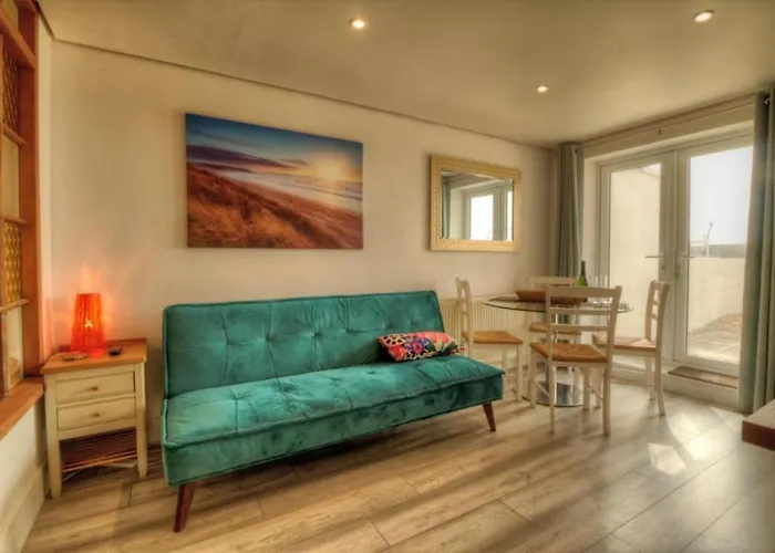 Air Maison - Solent View Beachfront Apartment