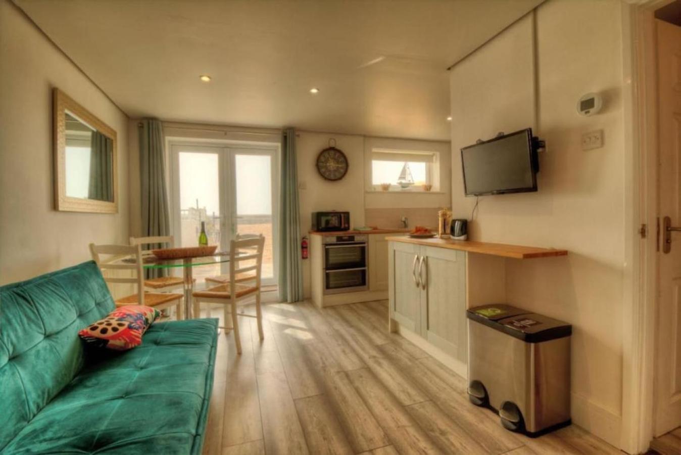 Apartment Air Maison - Solent View Beachfront South Hayling